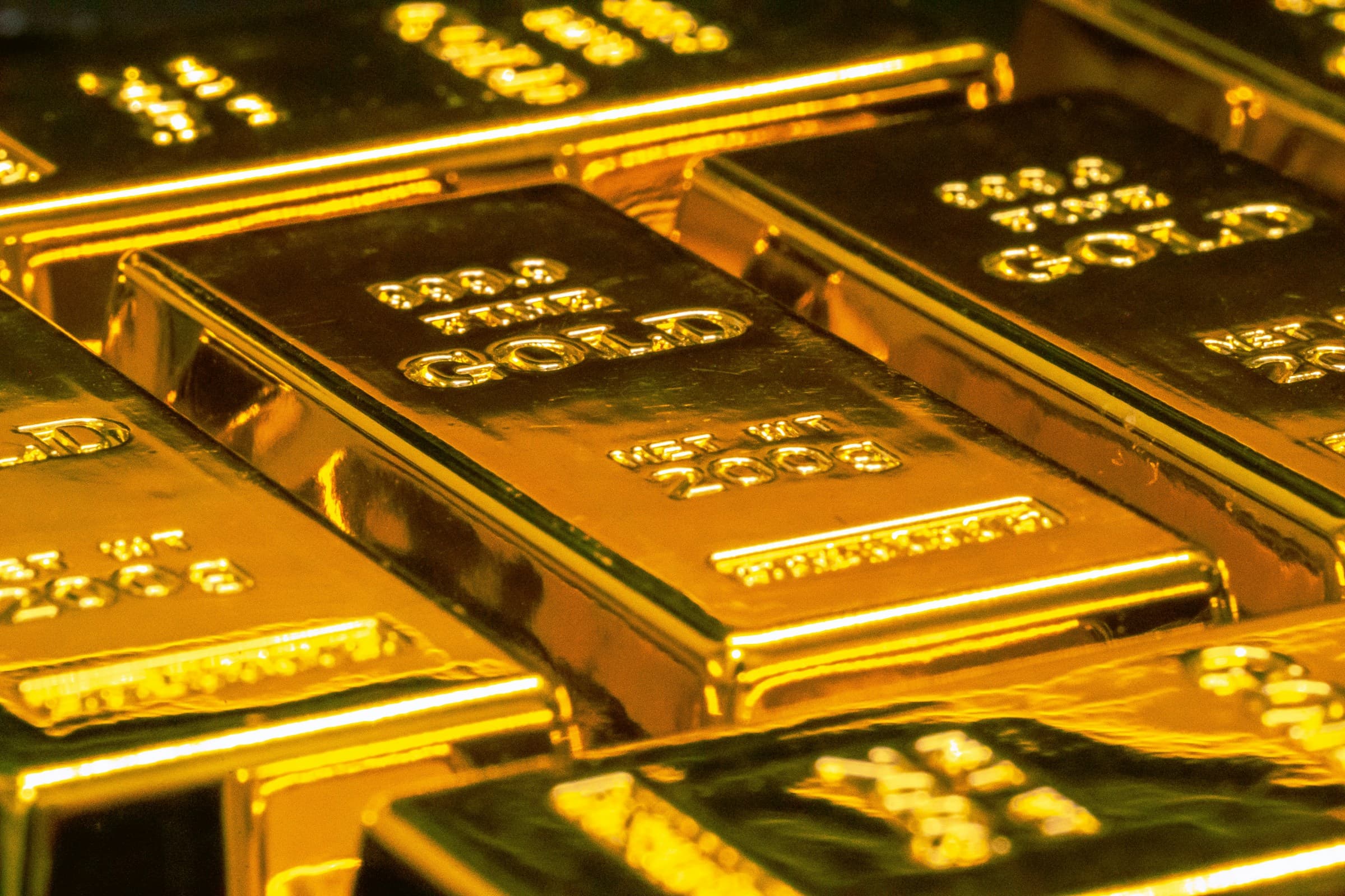Gold Prices Drop 1.40 Percent to 4,387.97 as Stronger Dollar and Rising Yields Weigh on Safe-Haven Appeal