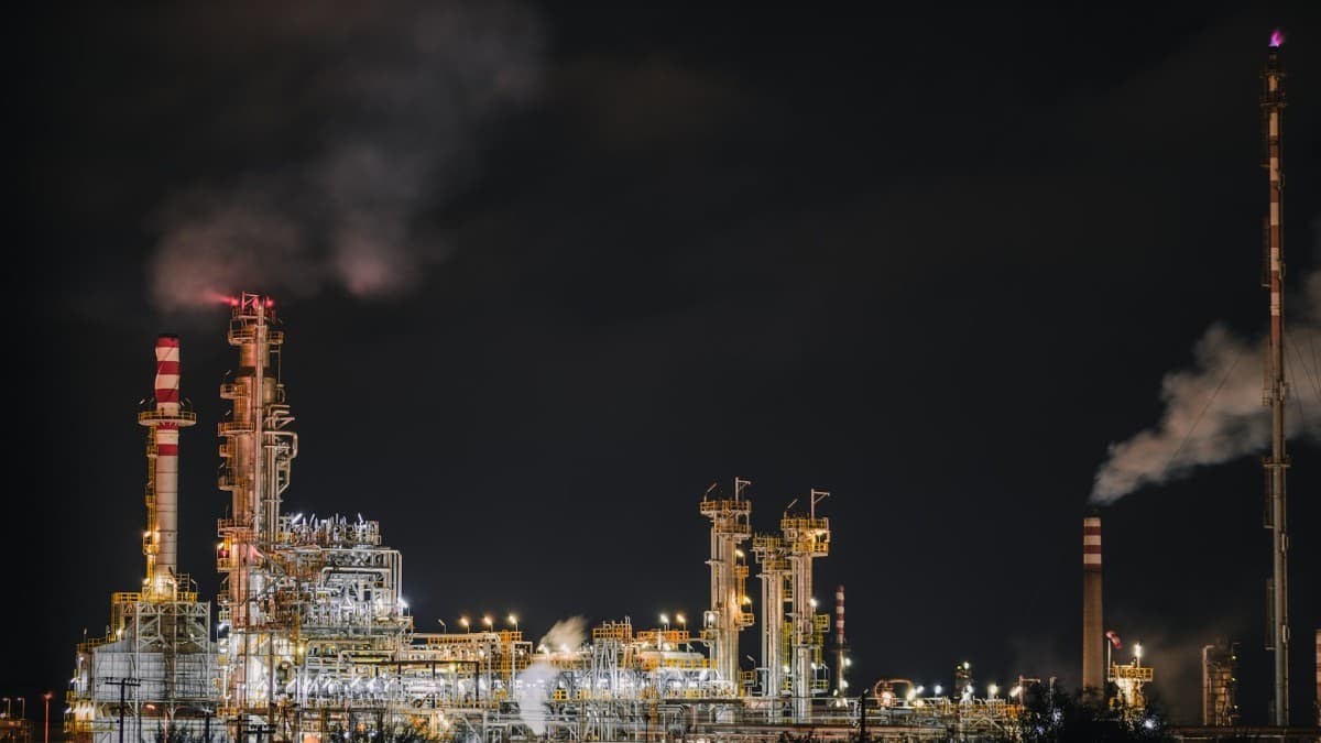 India's Oil Refiners Slated To Ride Out Disruptions After Russian Waiver Ends