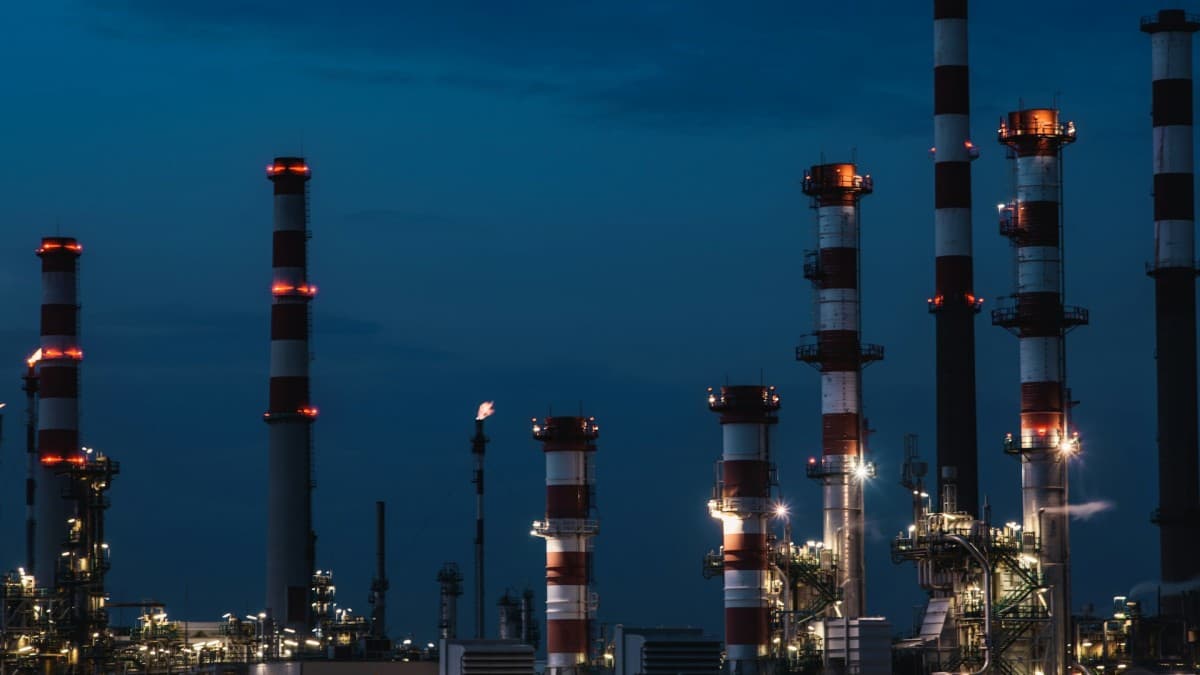 Ukraine Hits 300,000-Bpd Gazprom Neft Refinery in Overnight Drone Strike