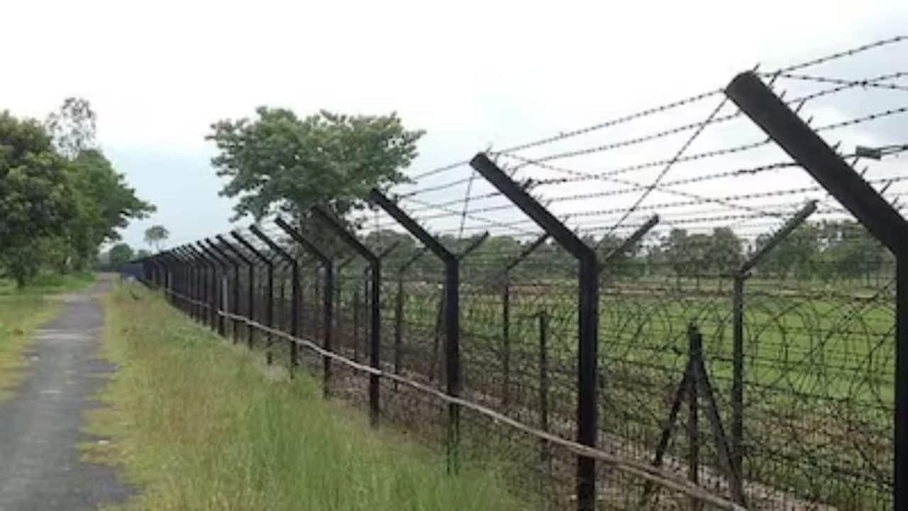 We entered through gap : Migrants recount cross - border networks , documents and votes in India