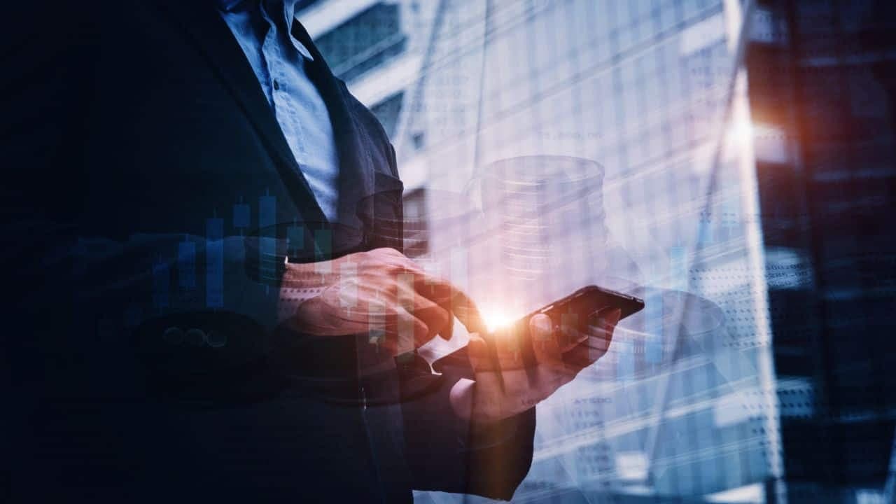 Yatra Online shares rise 5 . 5 % as CNBC - Awaaz report says Ixigo may buy 15 - 20 % stake