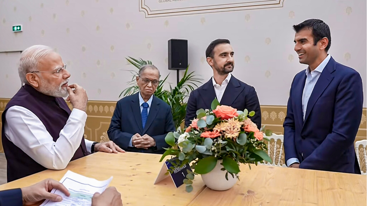 PM Modi meets leading CEOs in France; discusses investment and India expansion plans