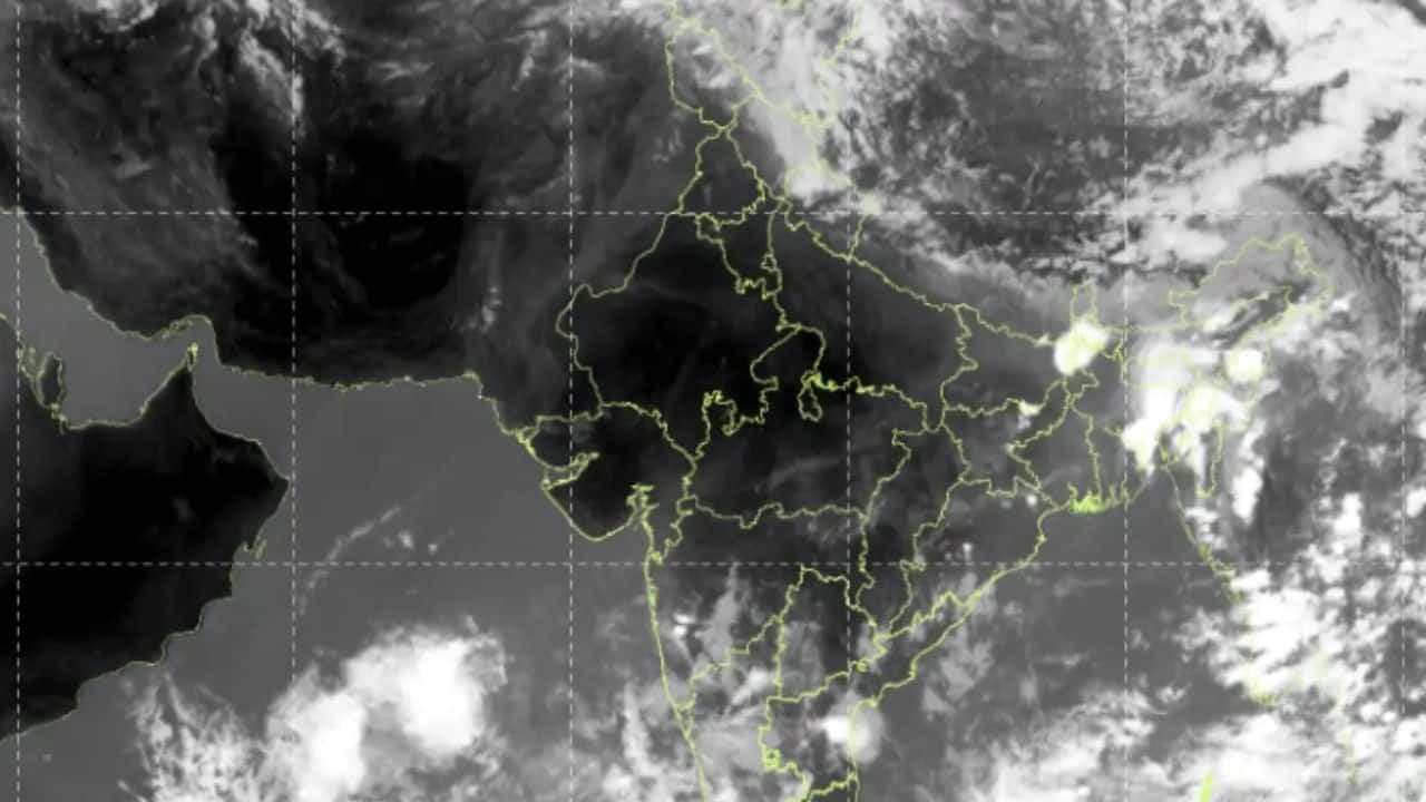 India wrapped in dense monsoon clouds as IMD issues fresh weather update