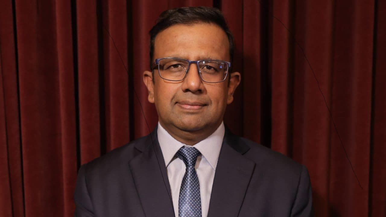 Daily Voice : Vallum Capital Manish Bhandari explains why global investors see India as a relatively safe investment destination at this juncture