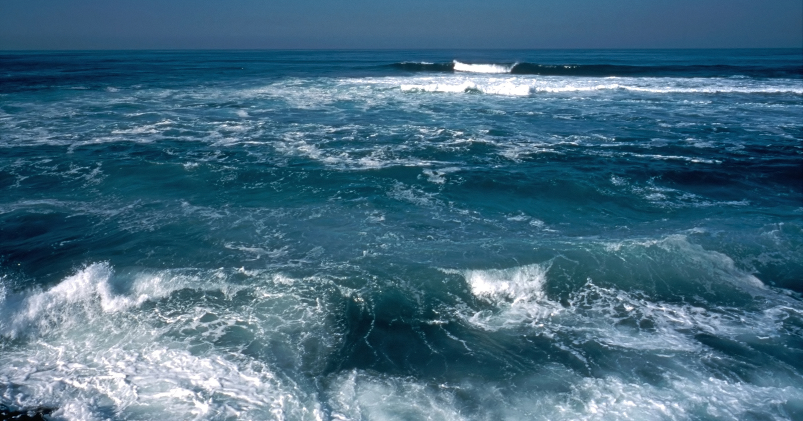 The Pacific Ocean is so vast that it’s larger than every continent on Earth combined — and there’s a single straight line you could sail through it for nearly 20,000 miles without ever touching land