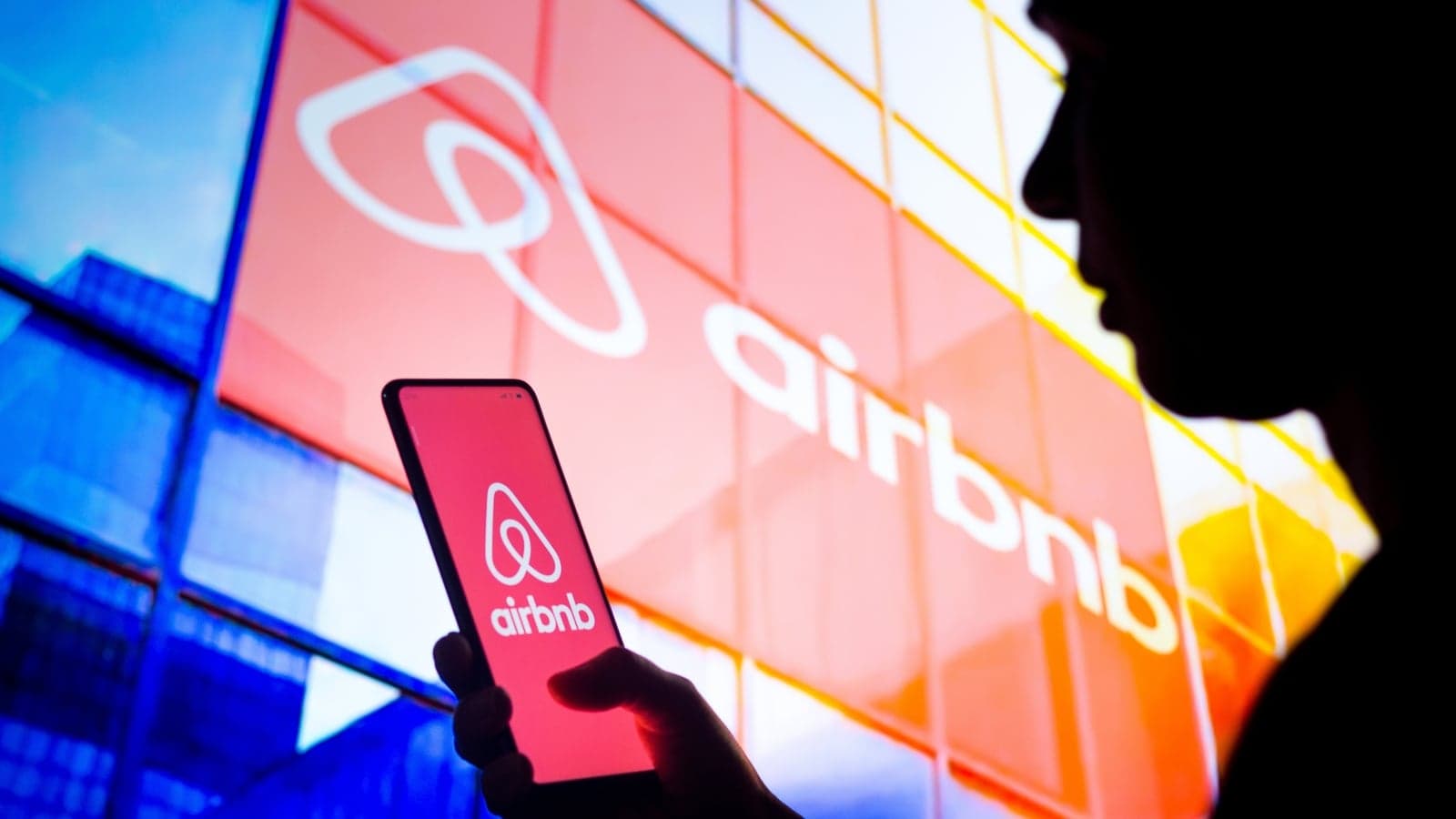 Airbnb tops revenue estimates on demand, World Cup boost