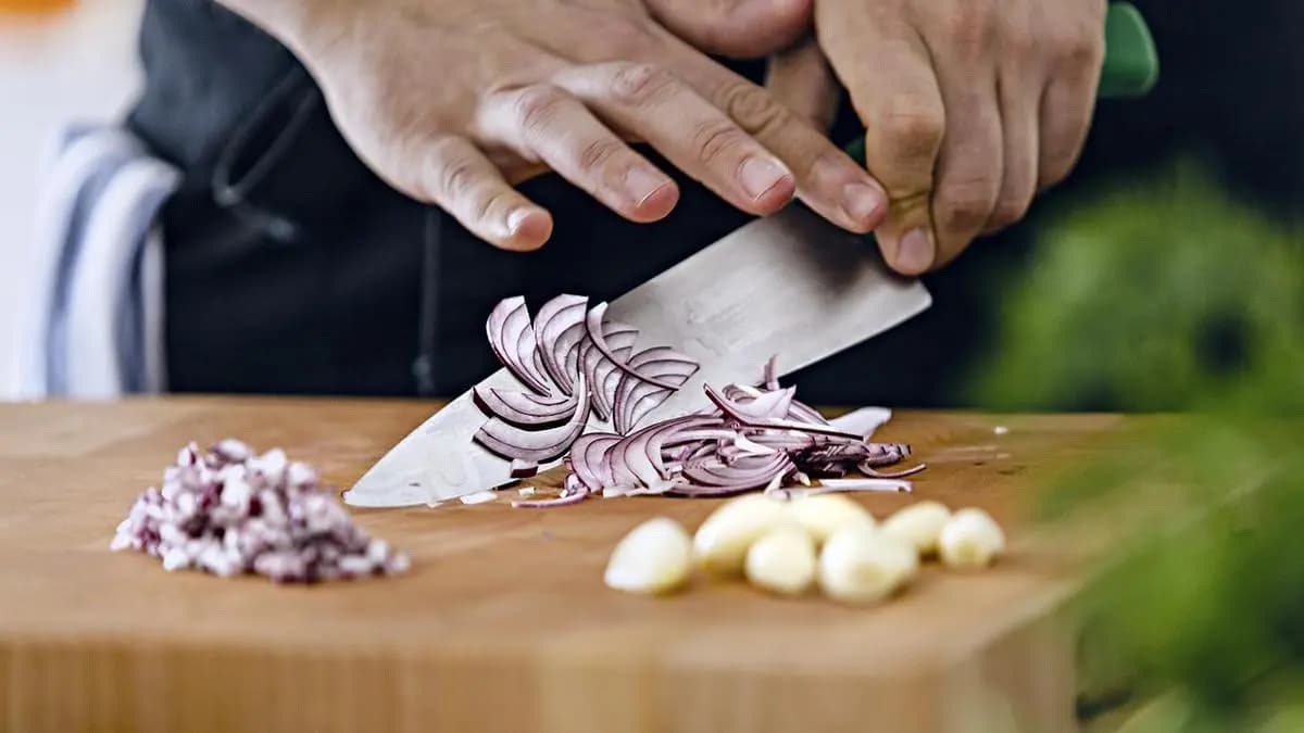 FSSAI directs food business operators to use only corrosion-free knives for food preparation