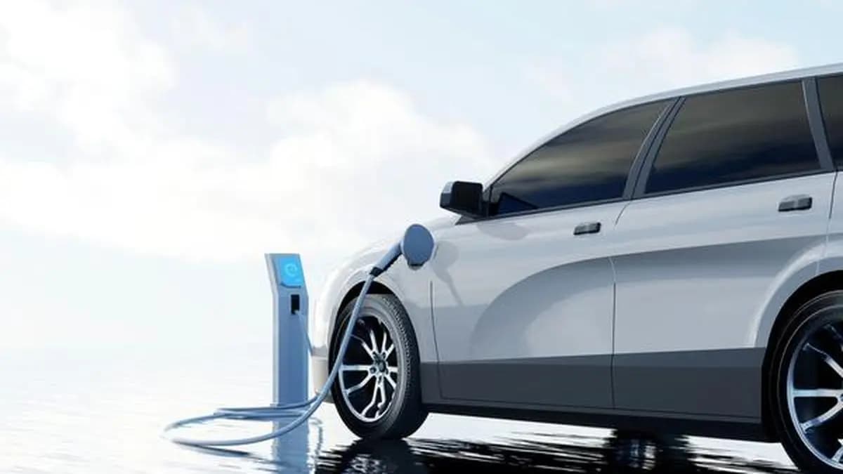 Rising fuel prices drive car buyers towards EVs and hybrids