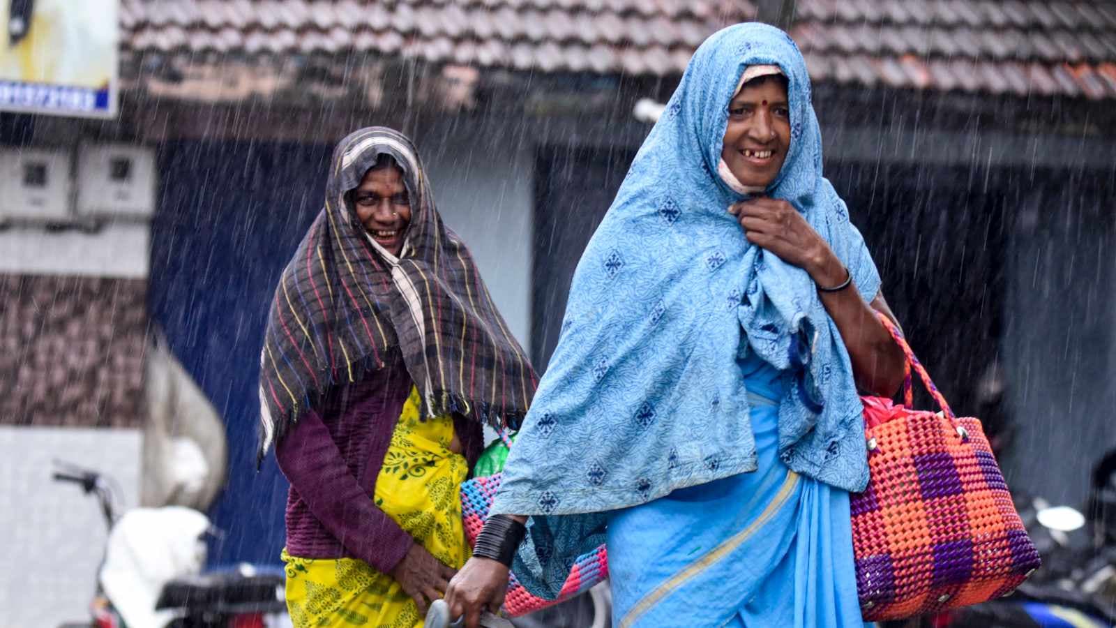 Heatwave relief soon as IMD predicts monsoon onset ; here are the states getting heavy rain today