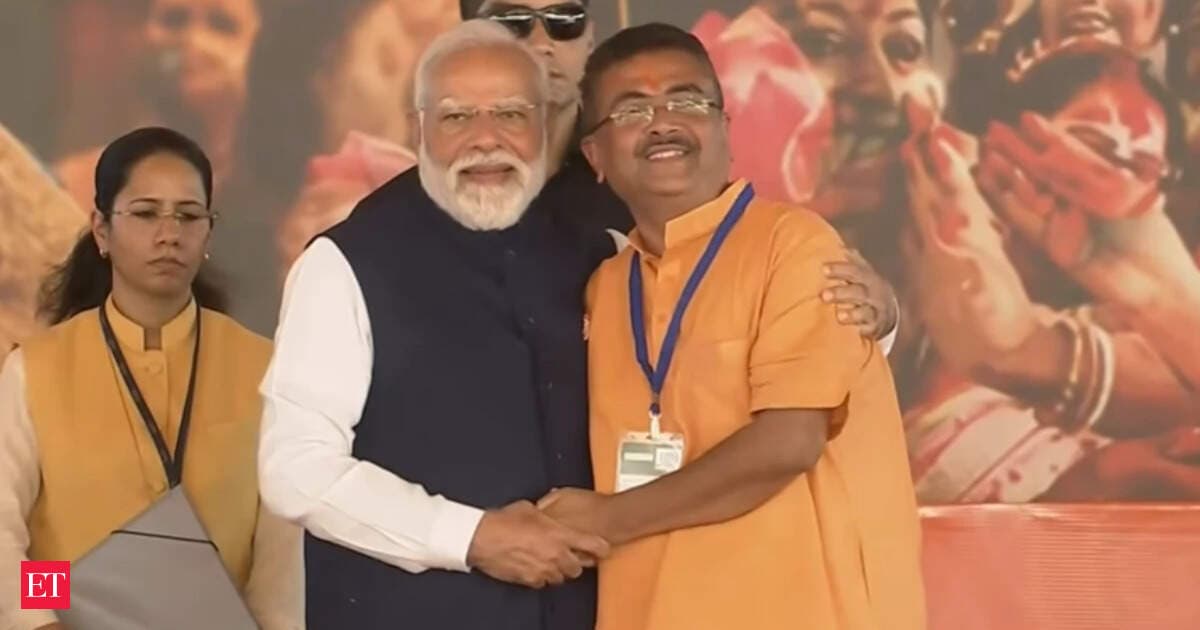 Jhalmuri, sweets & Rabindranath Tagore: The Bengali factor in BJP's Bengal oath-taking ceremony