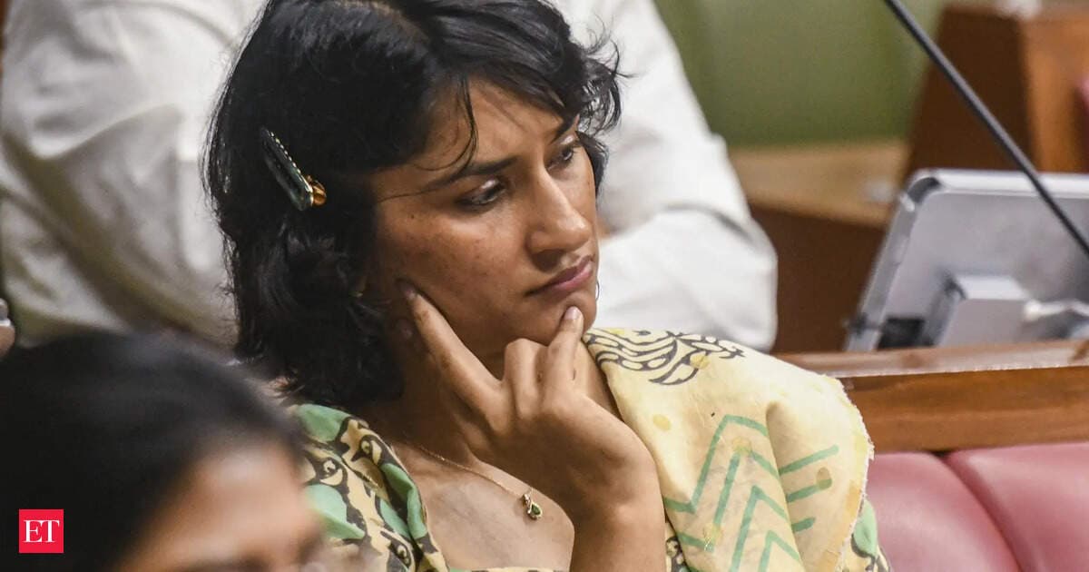WFI issues show-cause notice to Vinesh Phogat, declares her ineligible to compete till June 26
