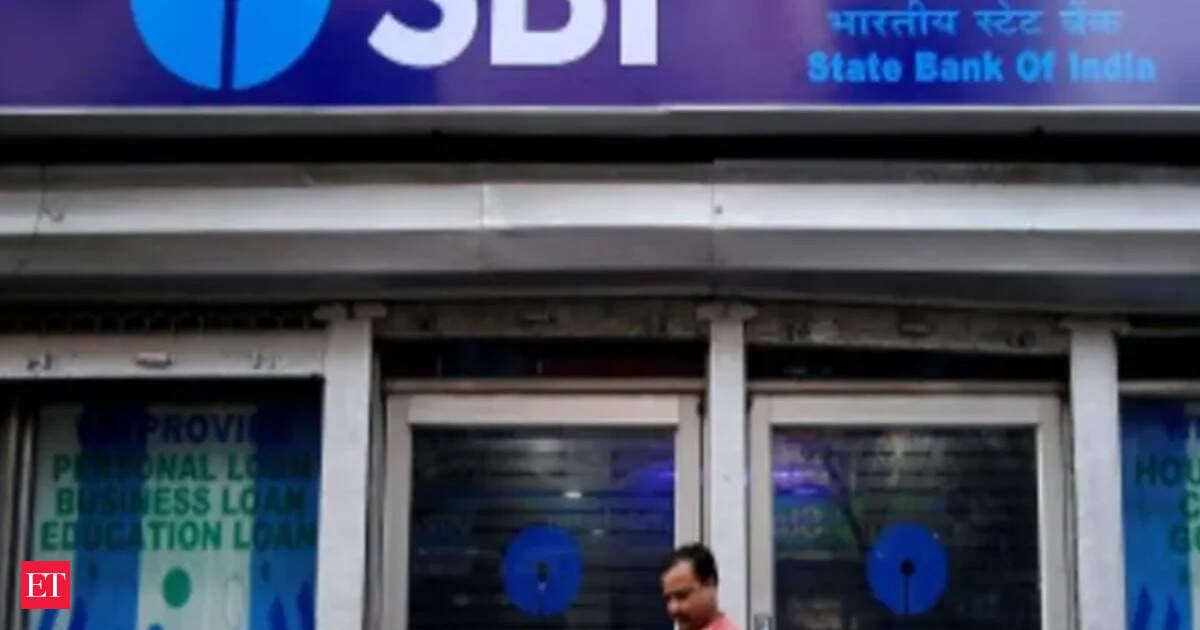 SBI employees' federation stages dharna in Kolkata, plans nationwide strike on May 25-26