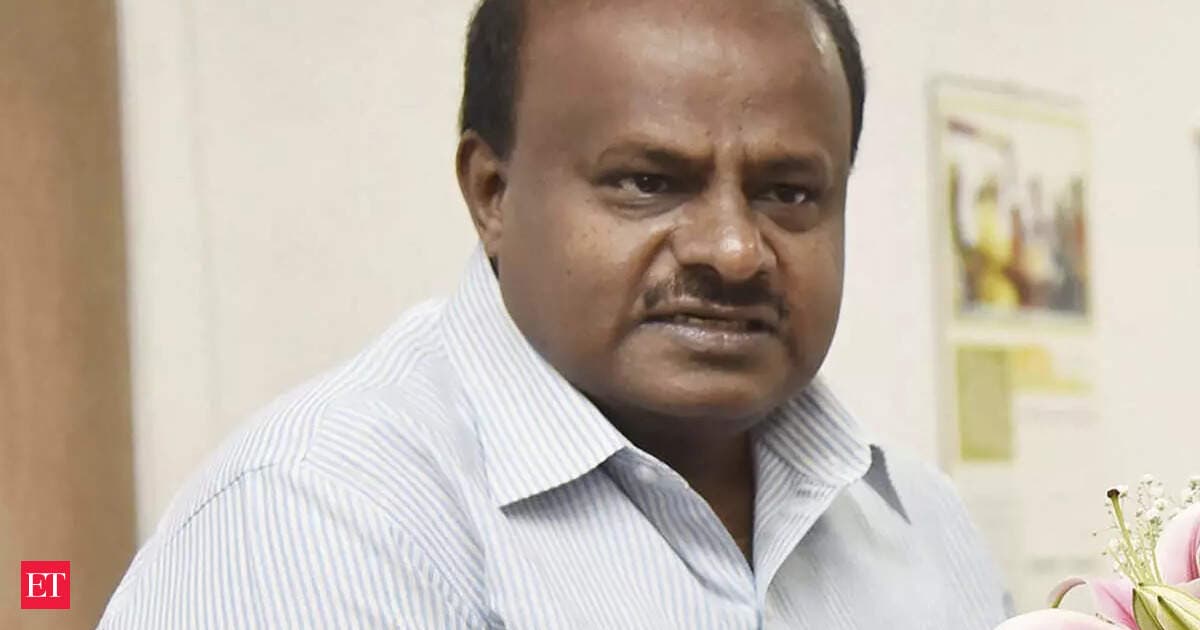 Kumaraswamy chairs consultation meeting to speed up adoption of e-buses & e-trucks