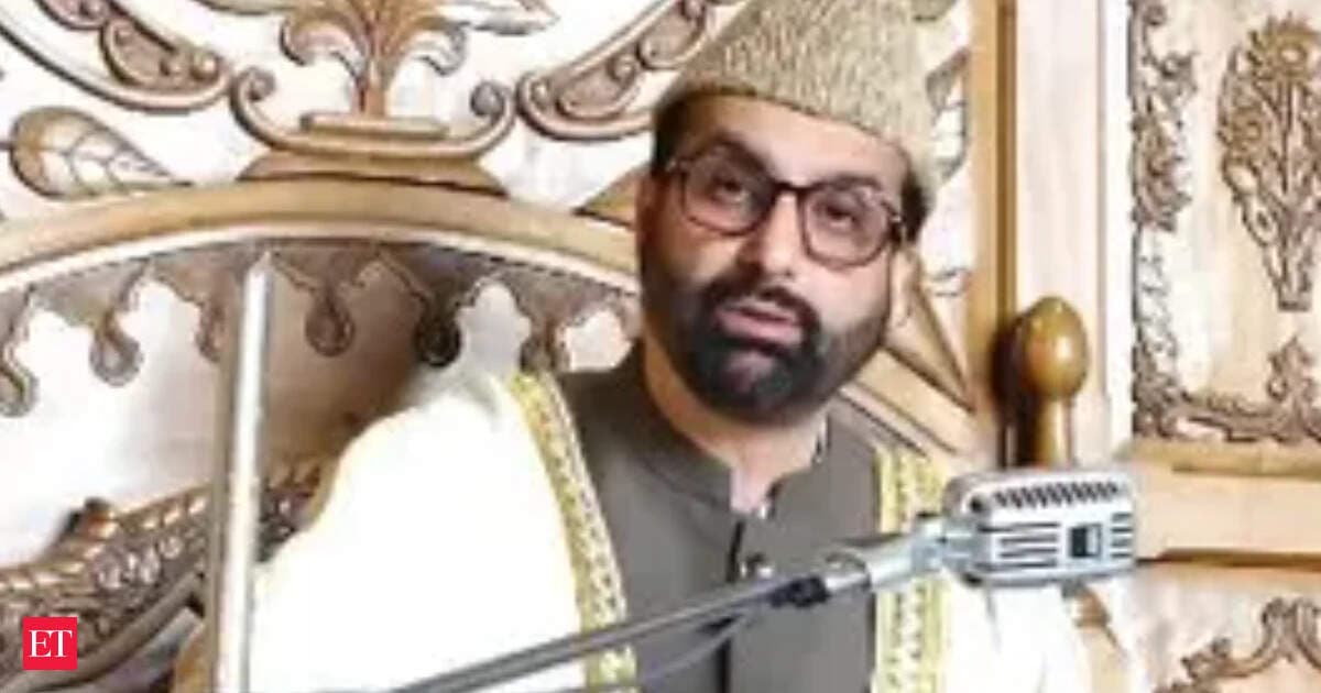 Mirwaiz of Kashmir says violence and force is weakness while dialogue is the path to peace