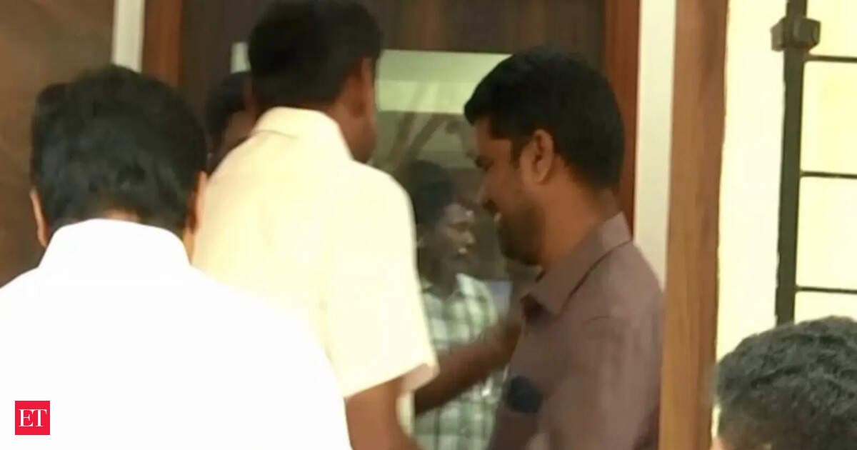 Discussions underway between EPS-led faction leaders amid reunion speculations