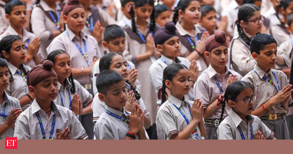 School assembly news headlines for June 18: Top national, international, business, sports update and thought of the day