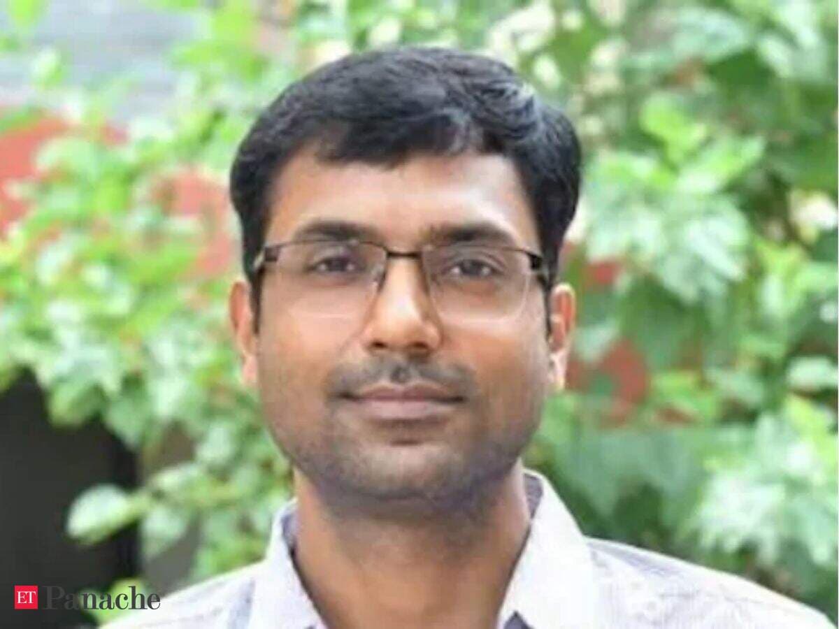 IITian who secured AIR 1 in JEE, left India to study at University of California in 2004. 10 years later, one Shah Rukh Khan flop film inspired him to return to India. Today, he is an expert on mosquito brain