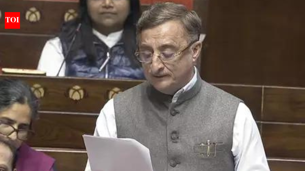 Cong MP urges government to make air fares for Indian workers in Gulf affordable