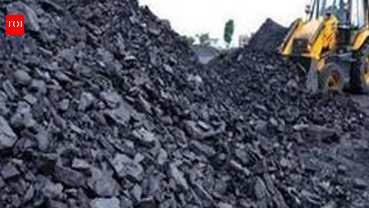 Coal India OFS draws strong institutional demand , bids worth Rs 19 , 000 crore received on Day 1