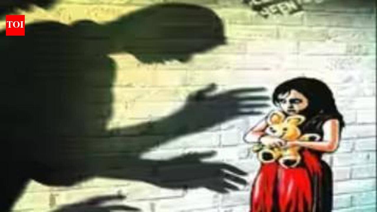 Father rapes 14-year-old girl, mother films it