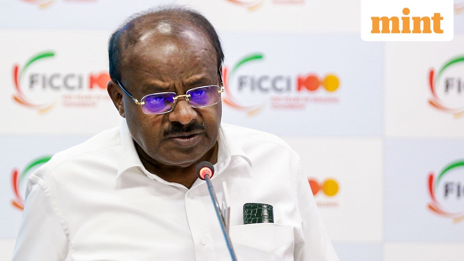 Govt meets industry to accelerate rollout of electric buses and trucks